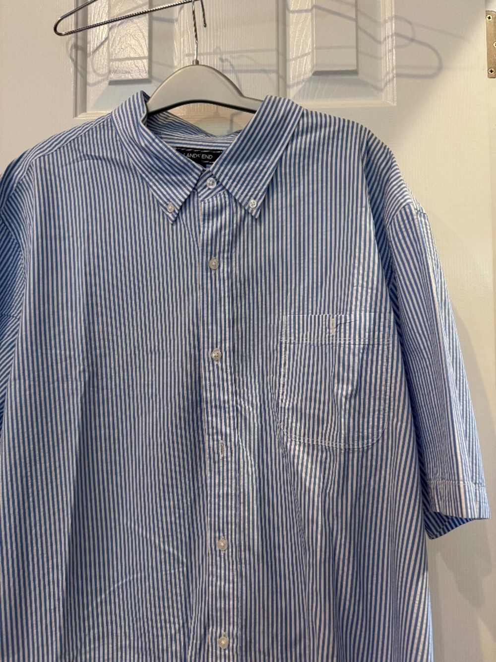 Seersucker XXL, short sleeve shirt, blue stripe, button front, great condition